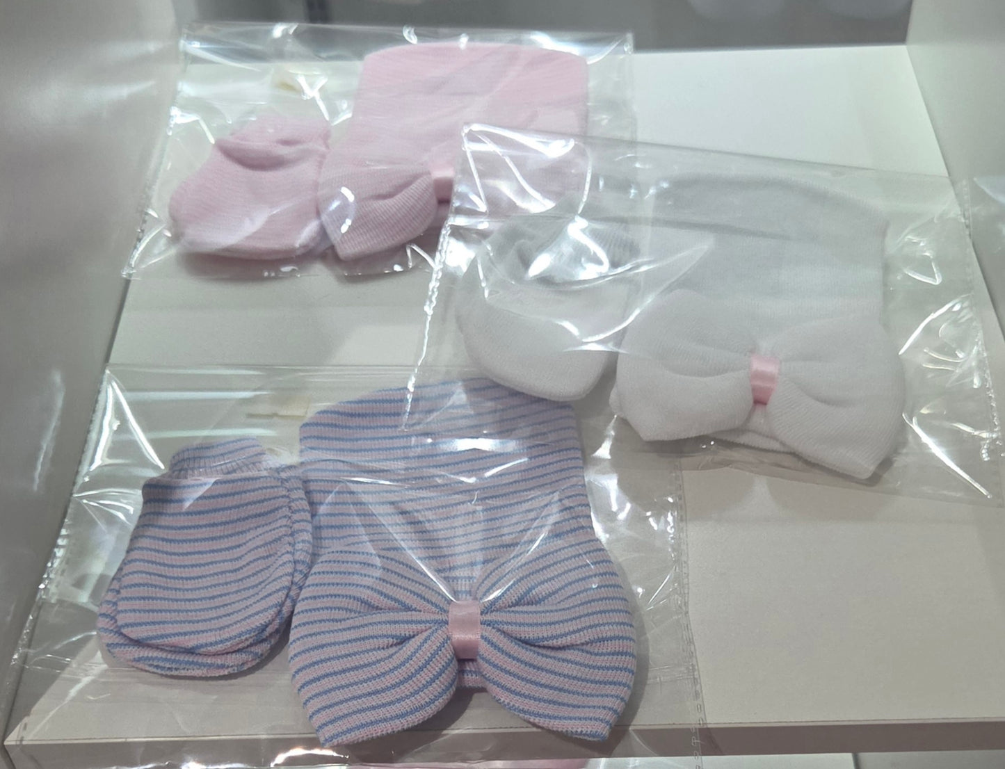 Set de gorrito con lazo y guantes