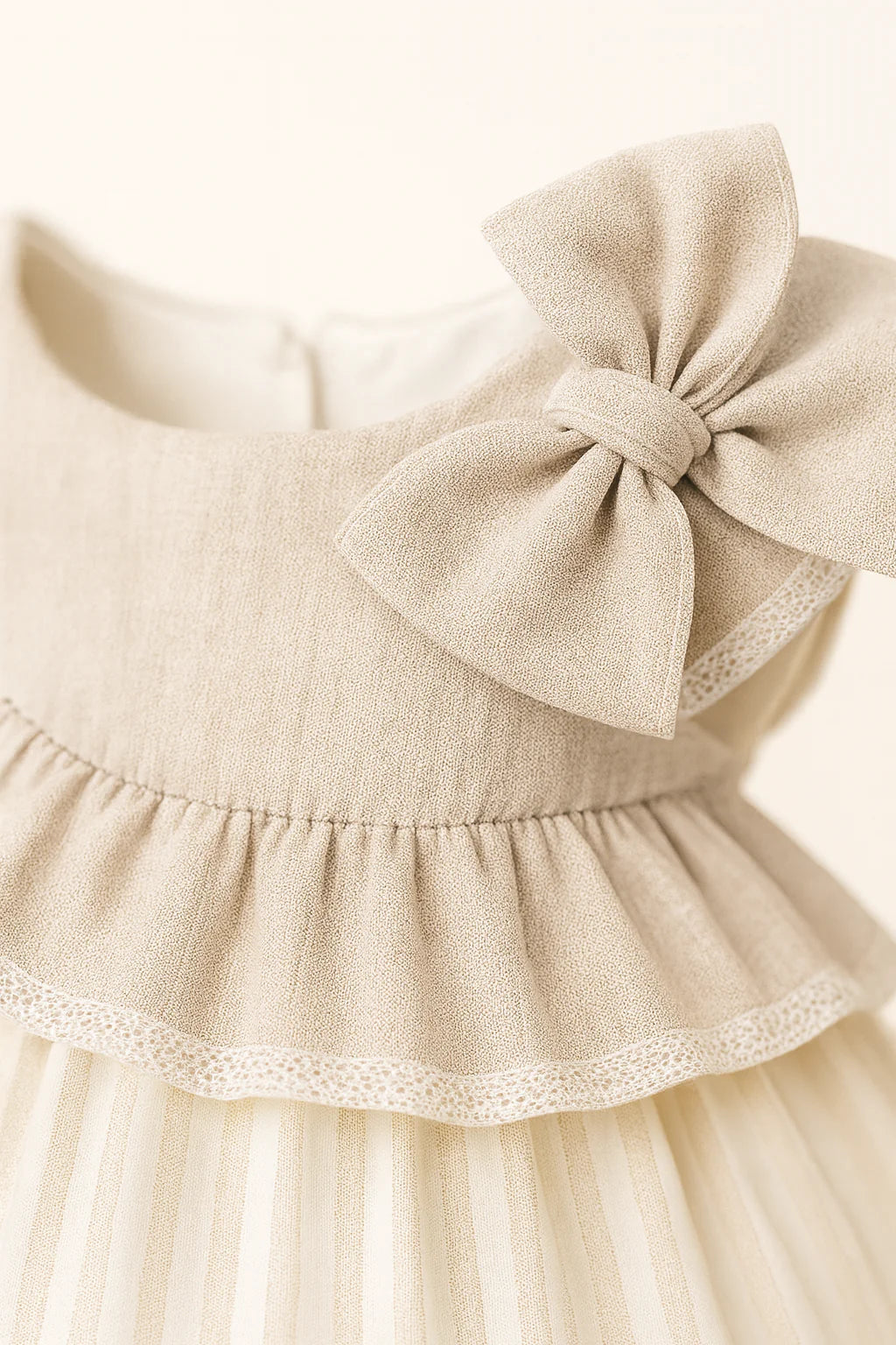 Baby Girl Ruffle Dress with Bow – Sweetness in Every Detail